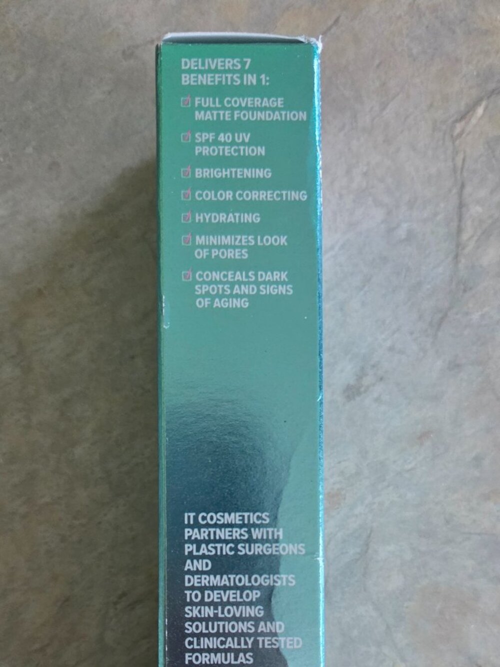 It CC+ Oil-Free Matte - Picture 3 of 4